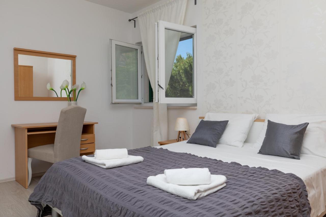 Apartments Villa Carica B&B Mimice Exterior photo