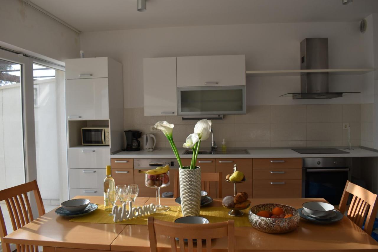 Apartments Villa Carica B&B Mimice Exterior photo